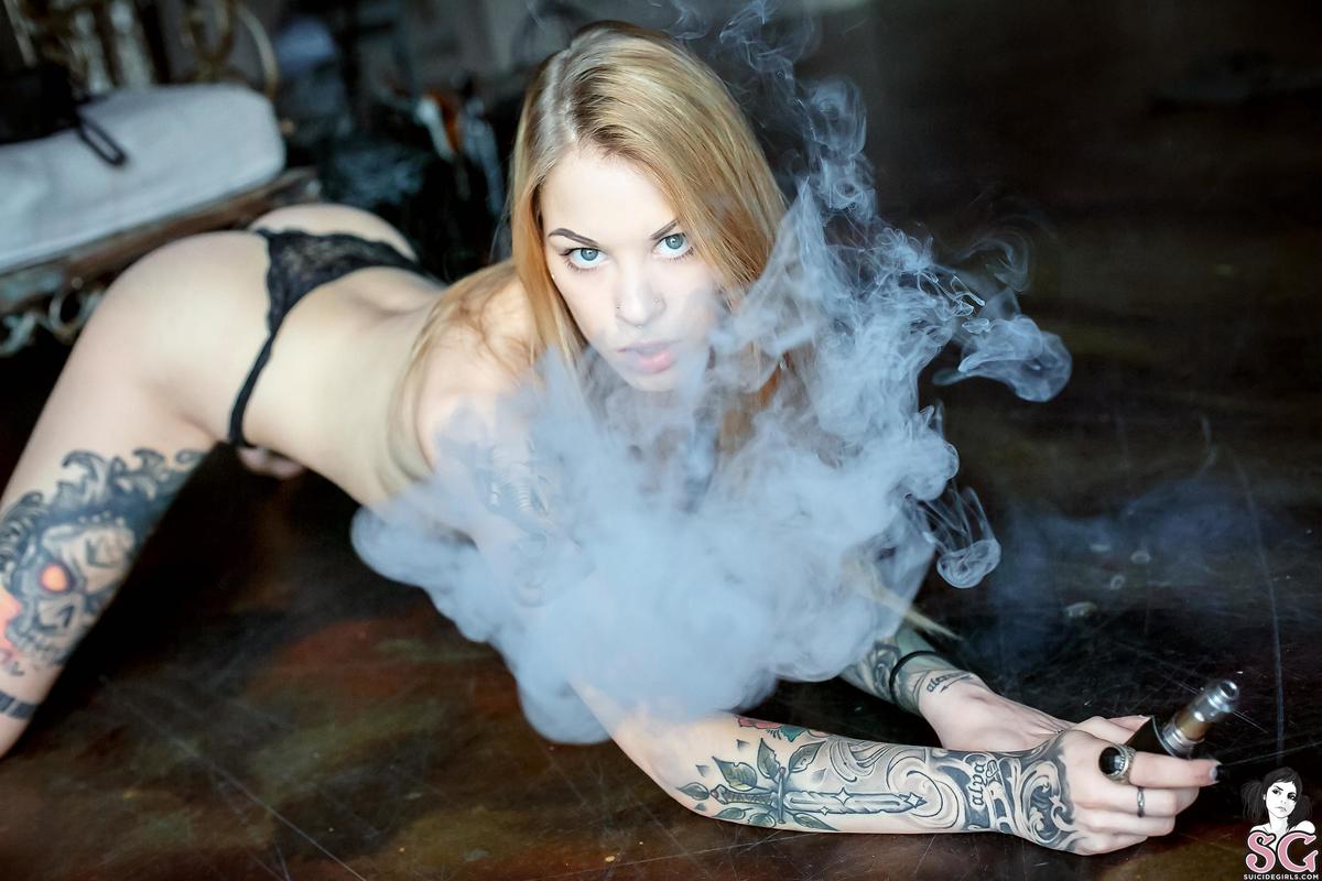 alicelise-smokepleasure-17.jpg