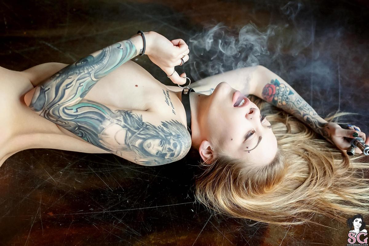 alicelise-smokepleasure-27.jpg