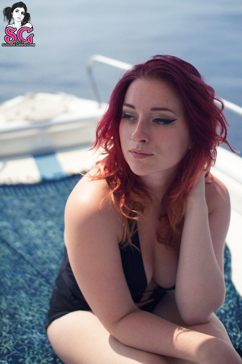 necianavine-rocktheboat-01.jpg
