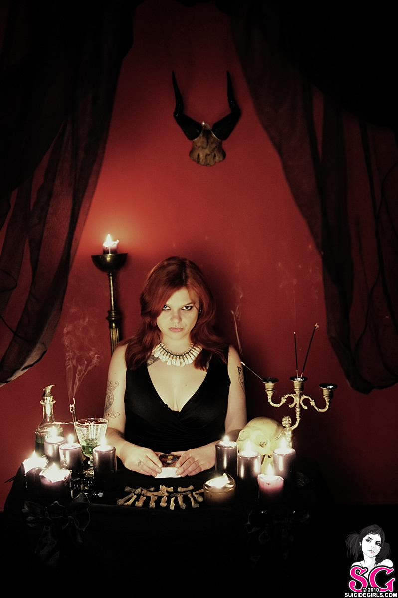 clio-magicasexualis-03.jpg