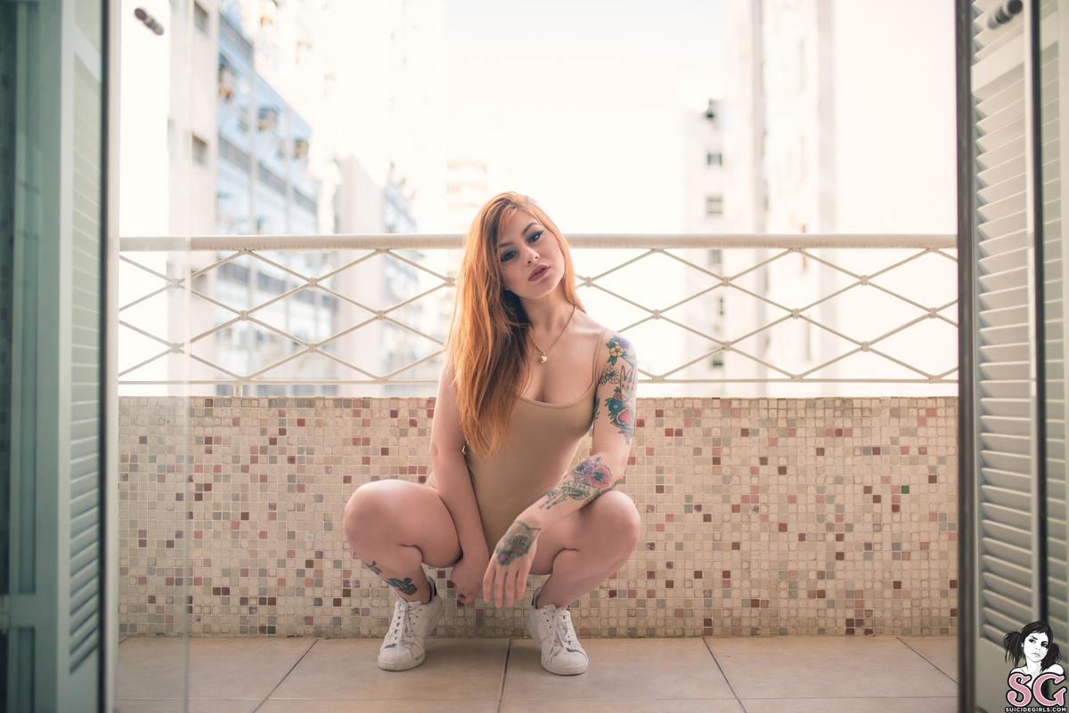 kmila-whitegirlwhitesneakers-09.jpg