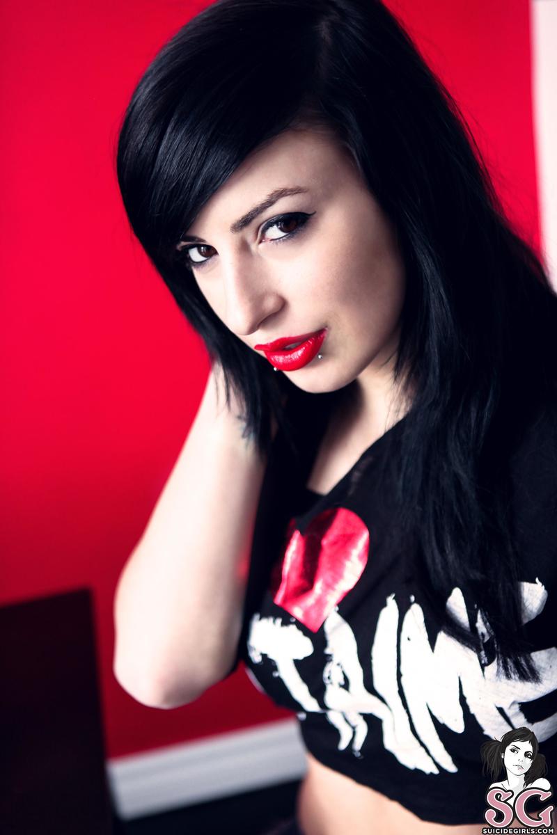 aisline-strawberriesandcream-01.jpg
