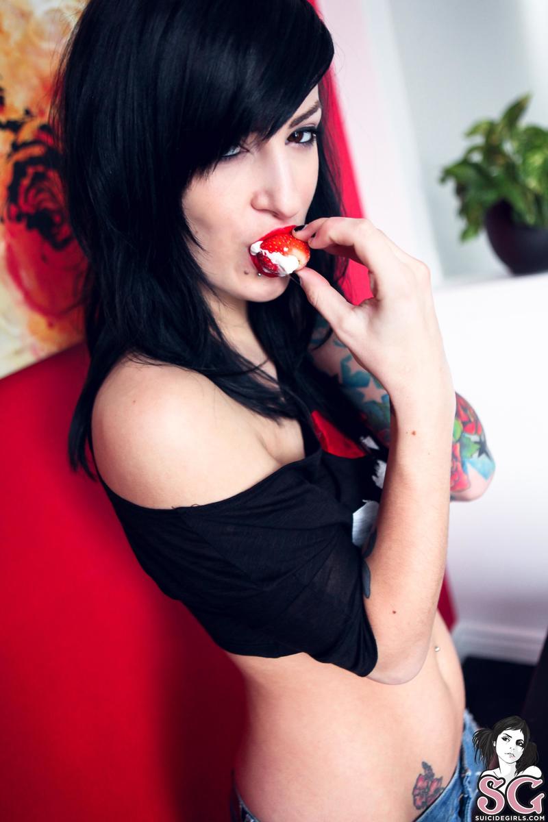 aisline-strawberriesandcream-09.jpg