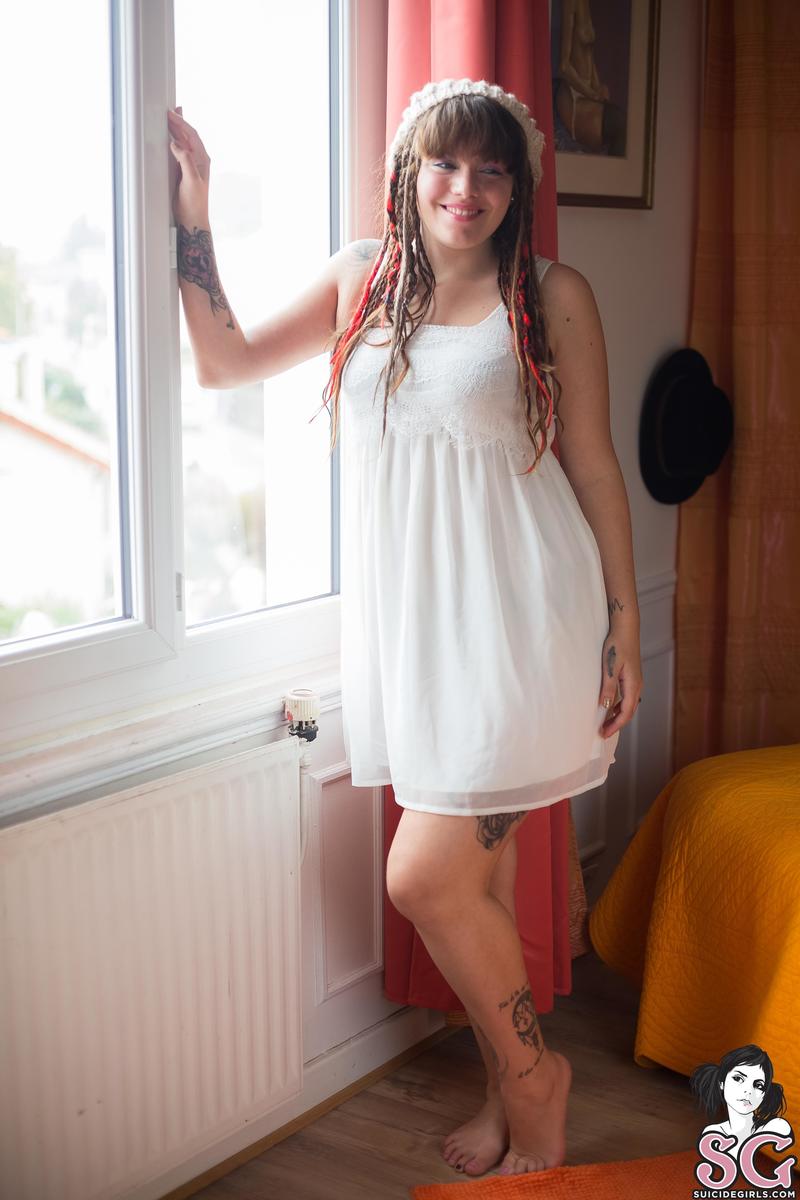 tsounachaplin-sweetathome-03.jpg