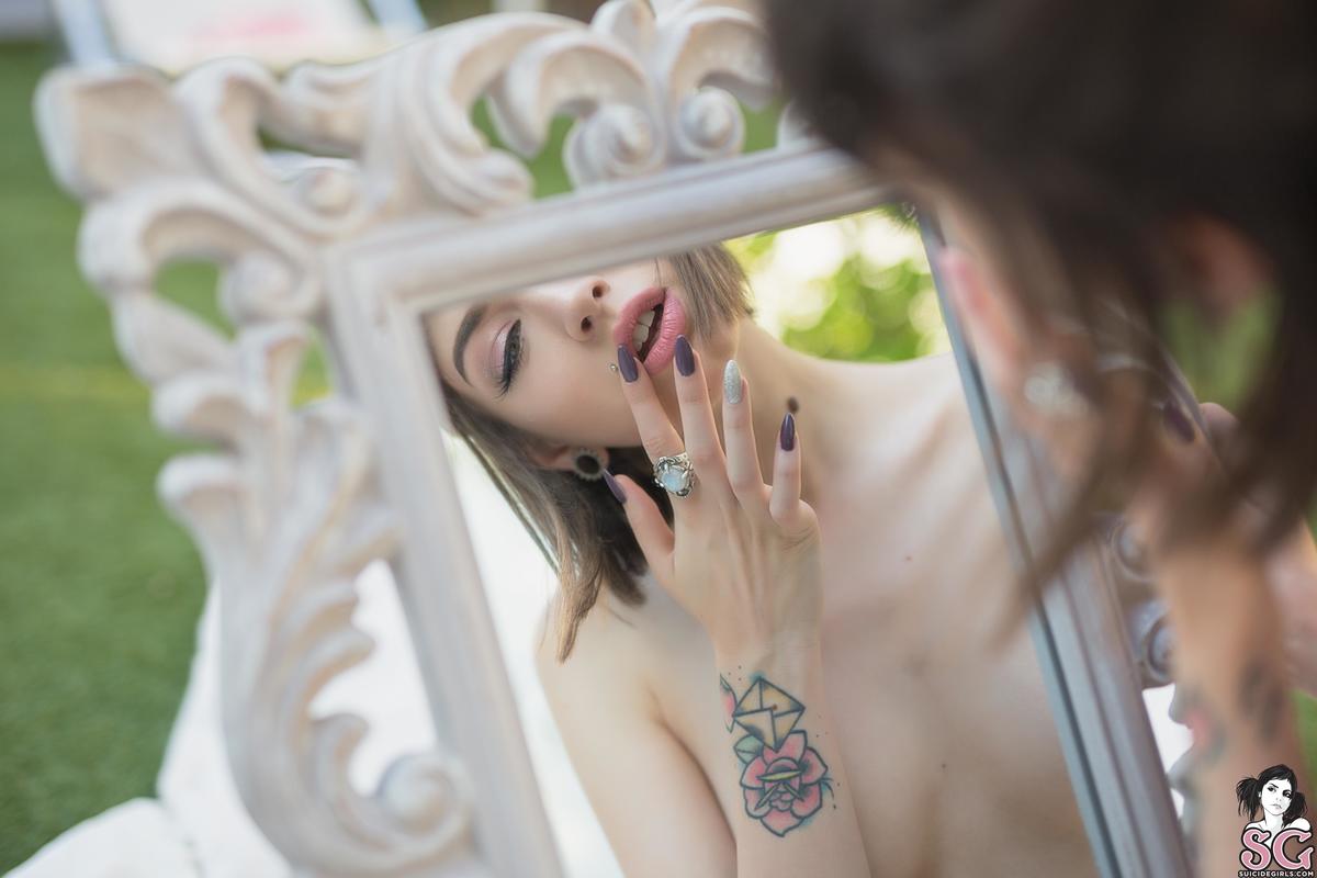 missfernandez-magicmirror-35.jpg