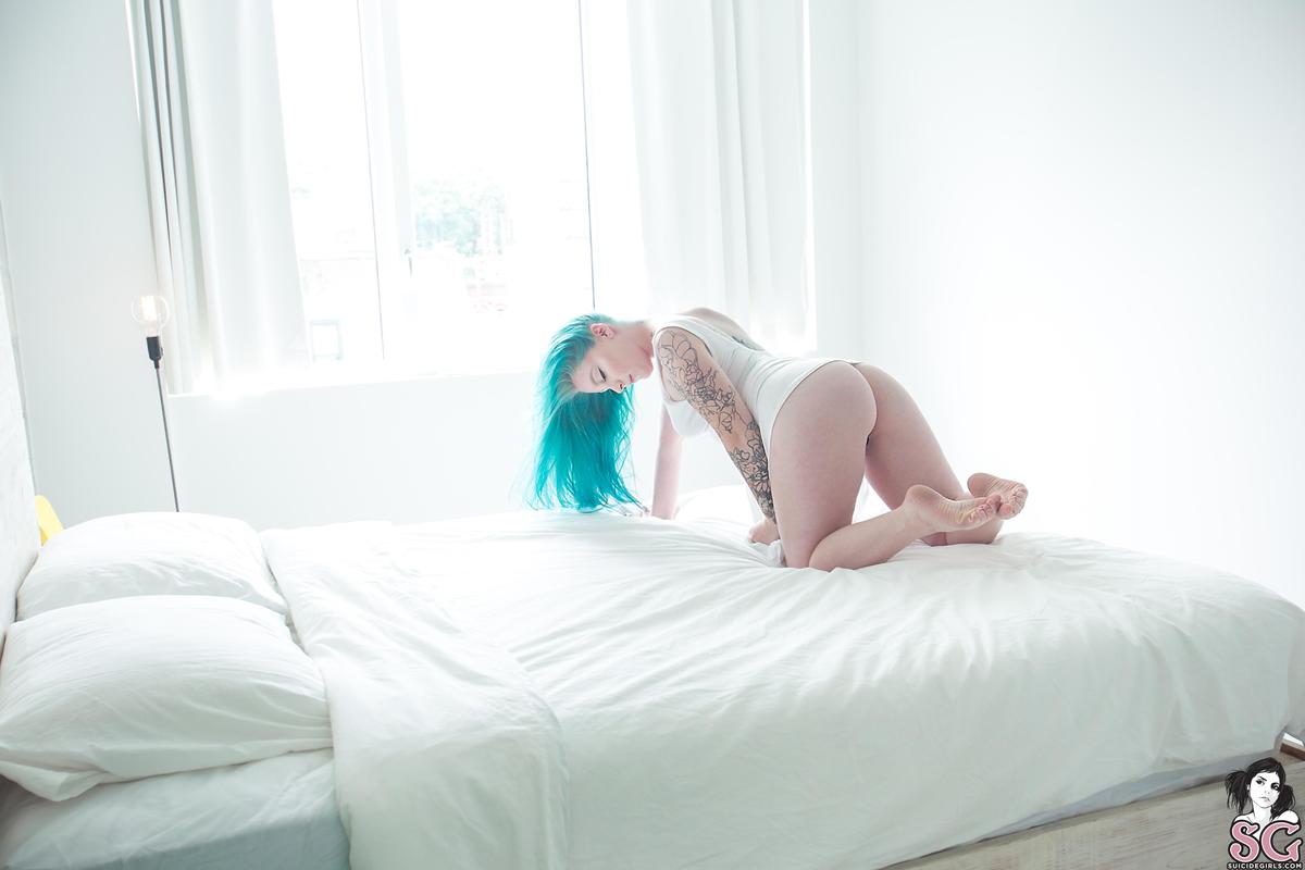 enigmasuicide-daydreamnation-03.jpg