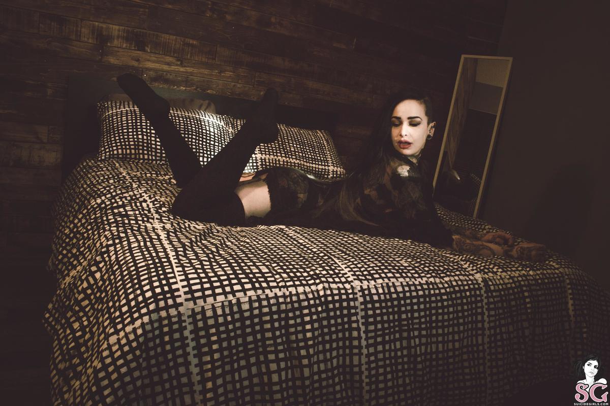 kruellasuicide-thehaunting-03.jpg