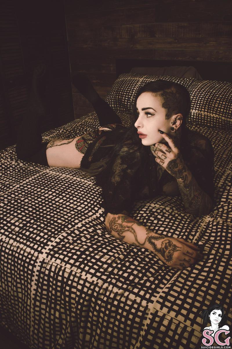 kruellasuicide-thehaunting-05.jpg
