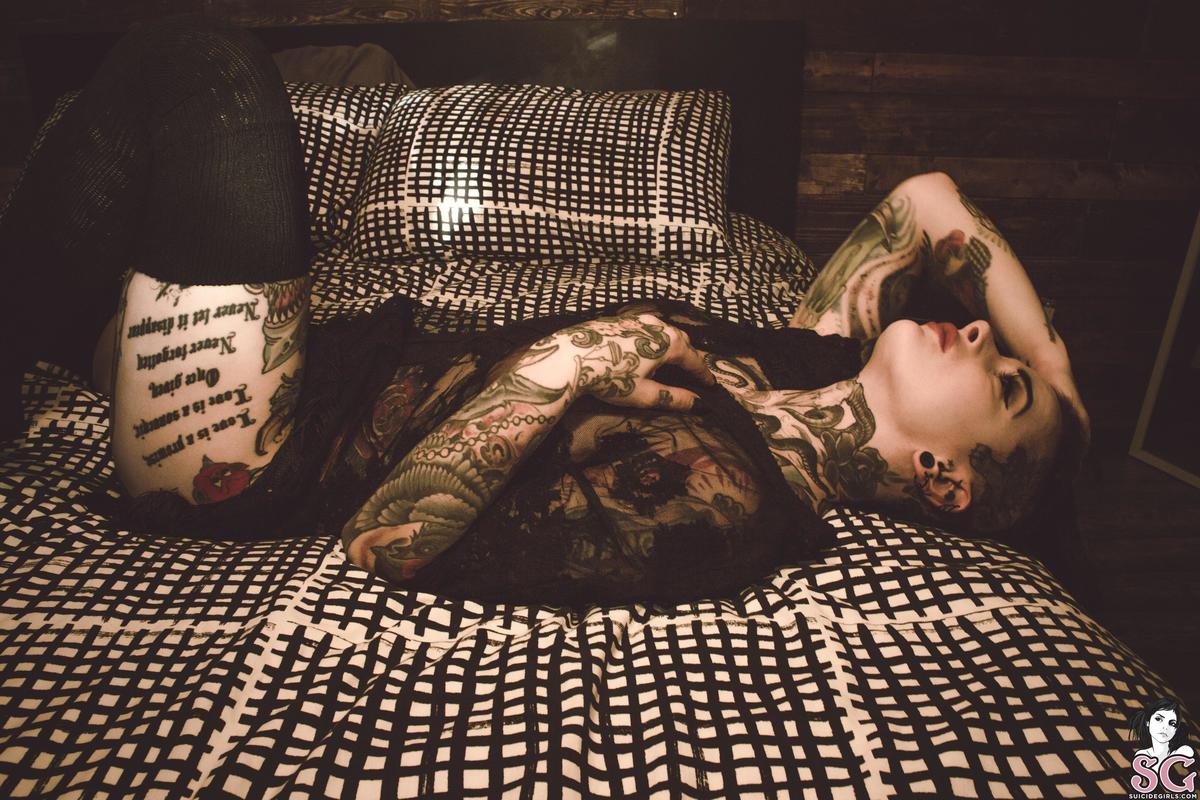 kruellasuicide-thehaunting-07.jpg