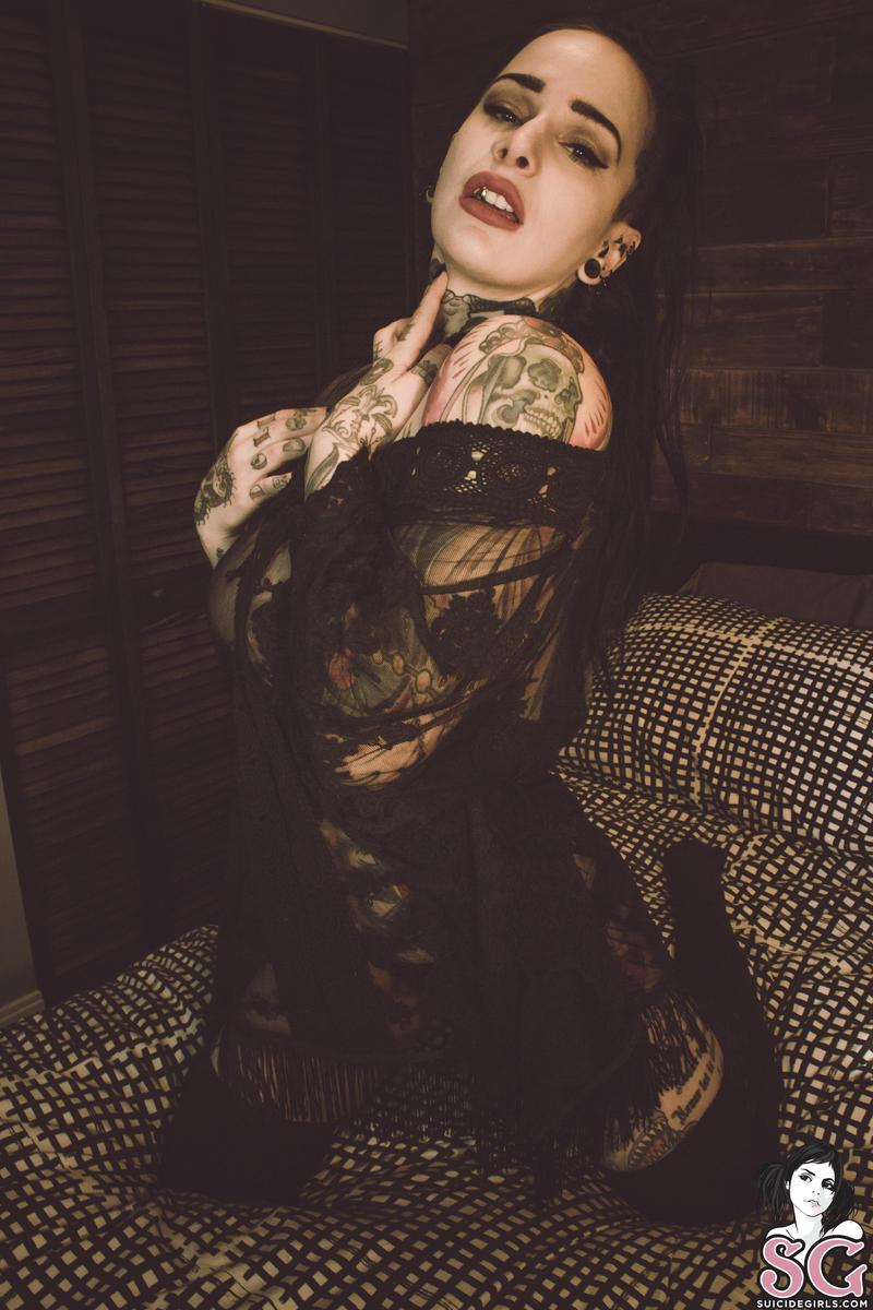 kruellasuicide-thehaunting-11.jpg