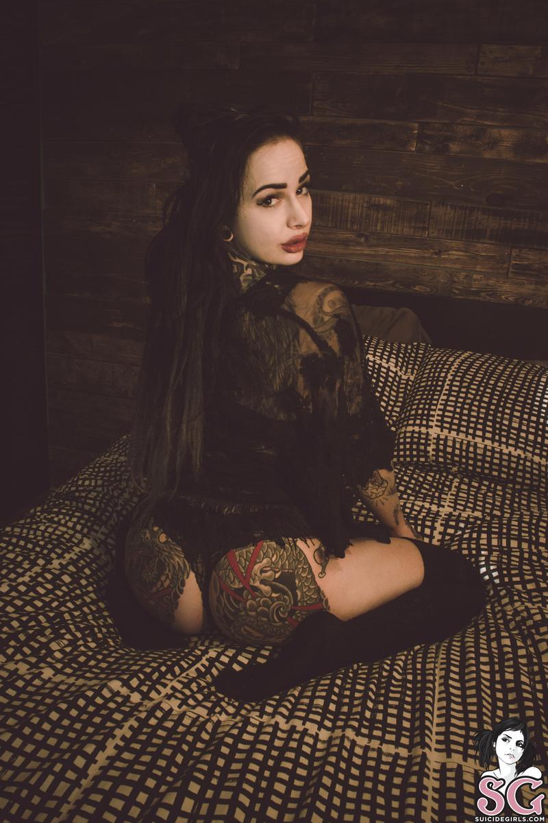 kruellasuicide-thehaunting-15.jpg