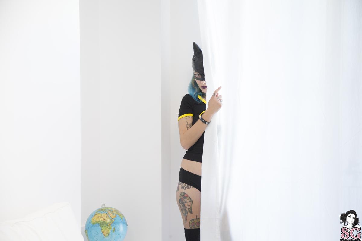 luxes-batgirliscoming-01.jpg