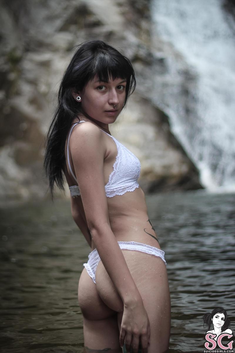 wingsweak-holywaters-01.jpg