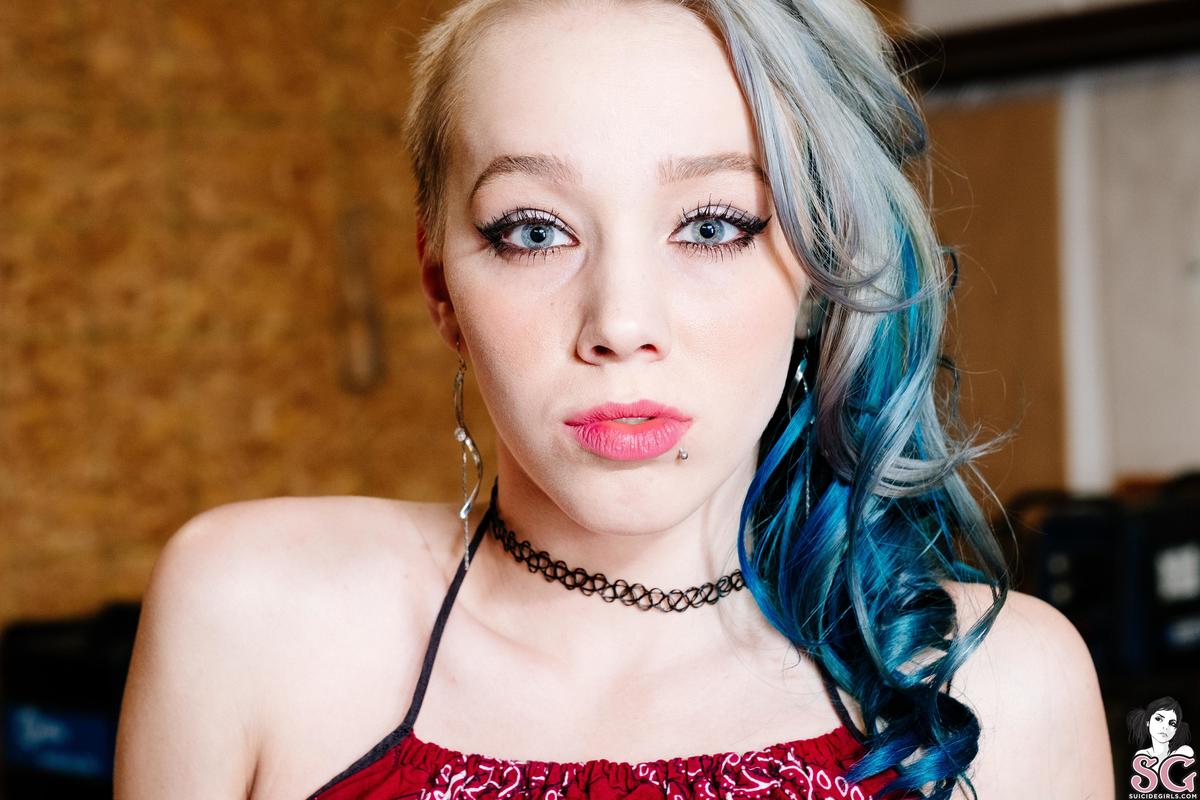 misstasia-sparksfly-01.jpg