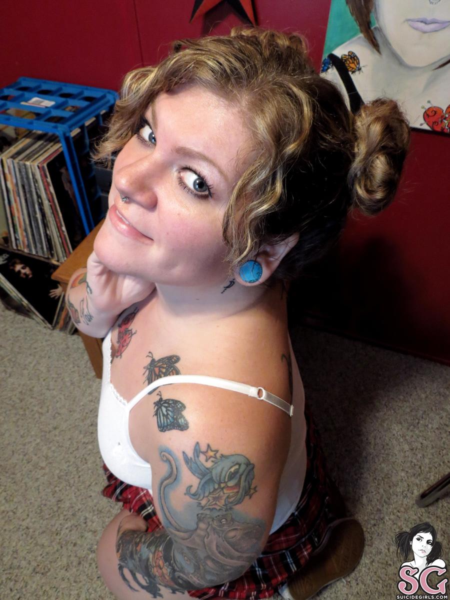 naughtynixxy-vinylcollection-01.jpg