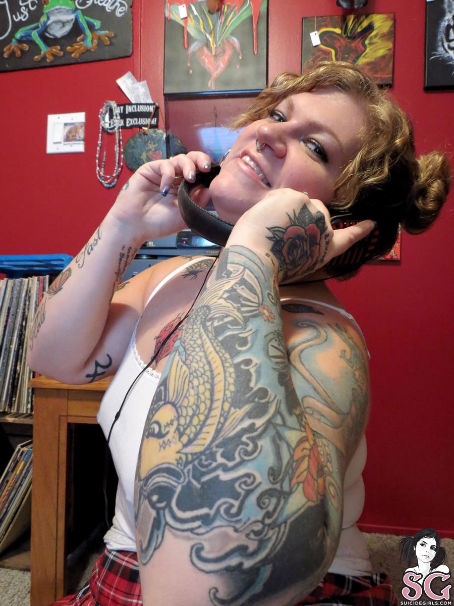 naughtynixxy-vinylcollection-15.jpg