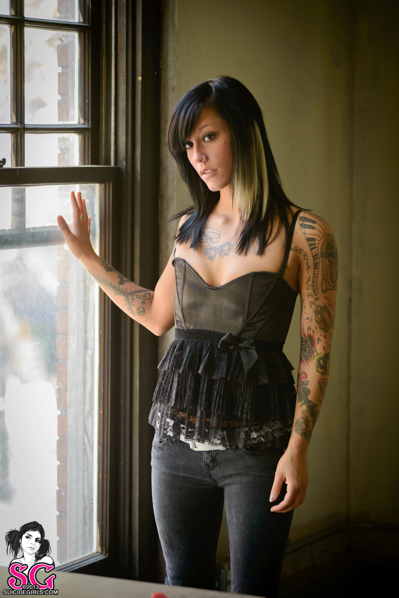 calliejane-desolate-01.jpg