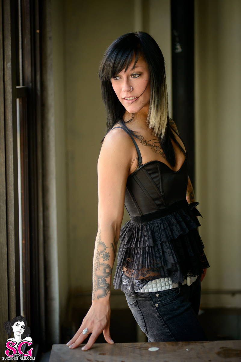 calliejane-desolate-03.jpg