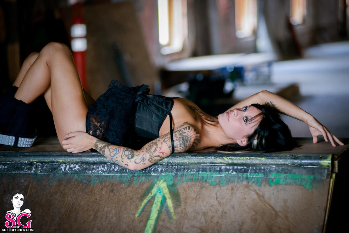 calliejane-desolate-09.jpg