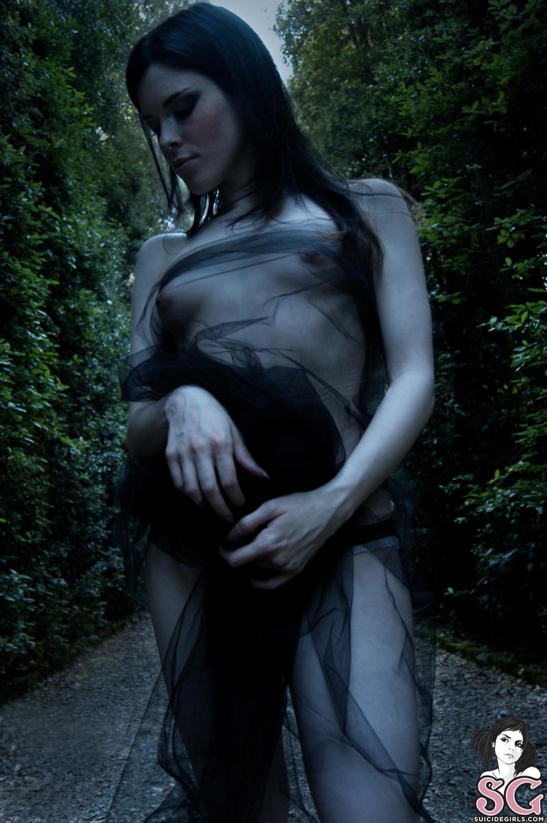 annalee-courtyardmaze-19.jpg