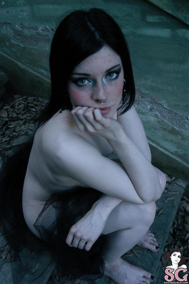 annalee-courtyardmaze-25.jpg