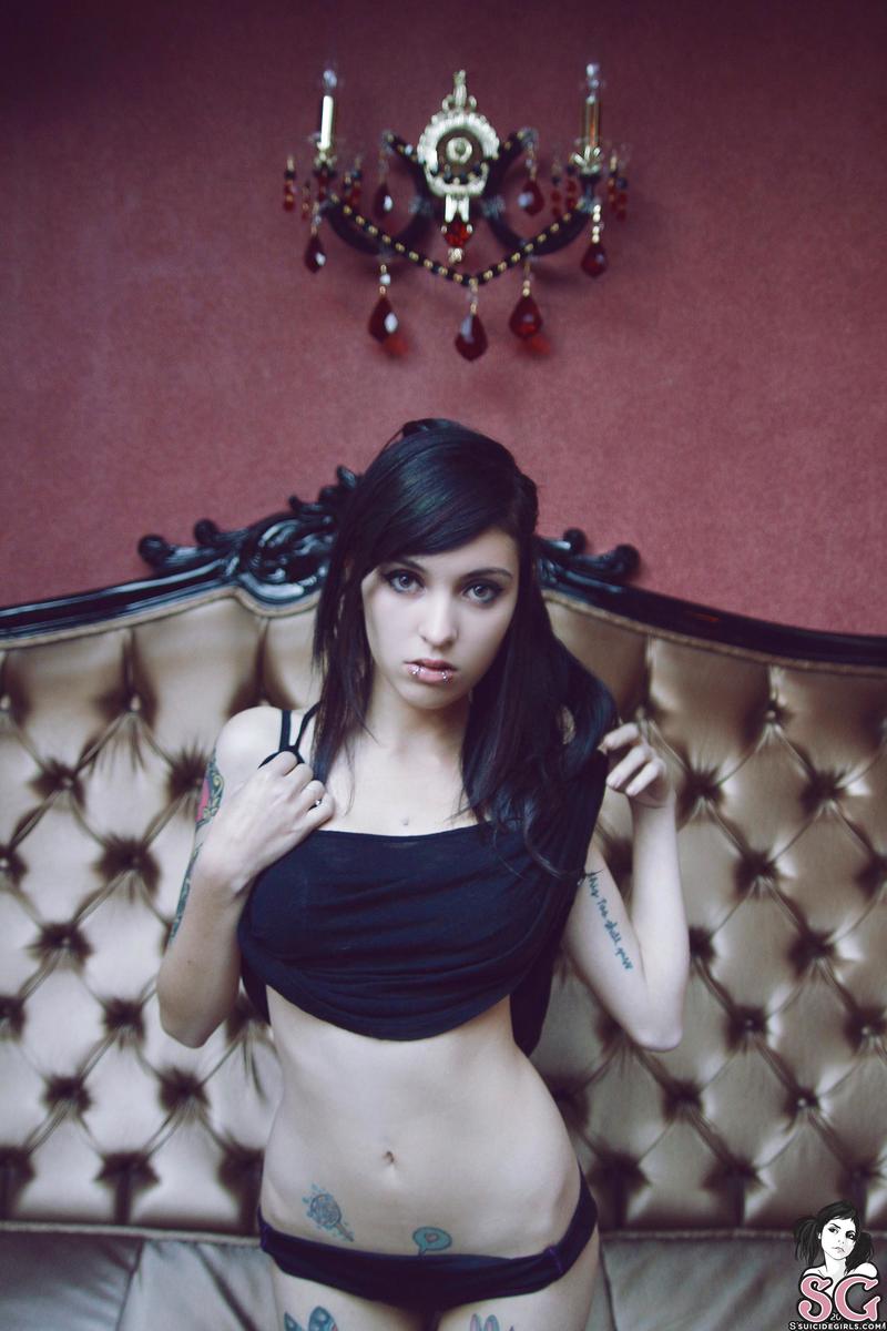 coralinne-allmine-01.jpg