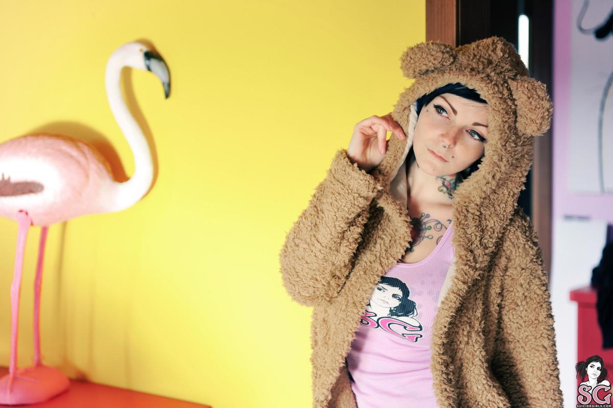 riae-bewarethebear-01.jpg