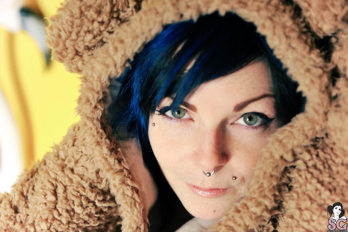 riae-bewarethebear-03.jpg