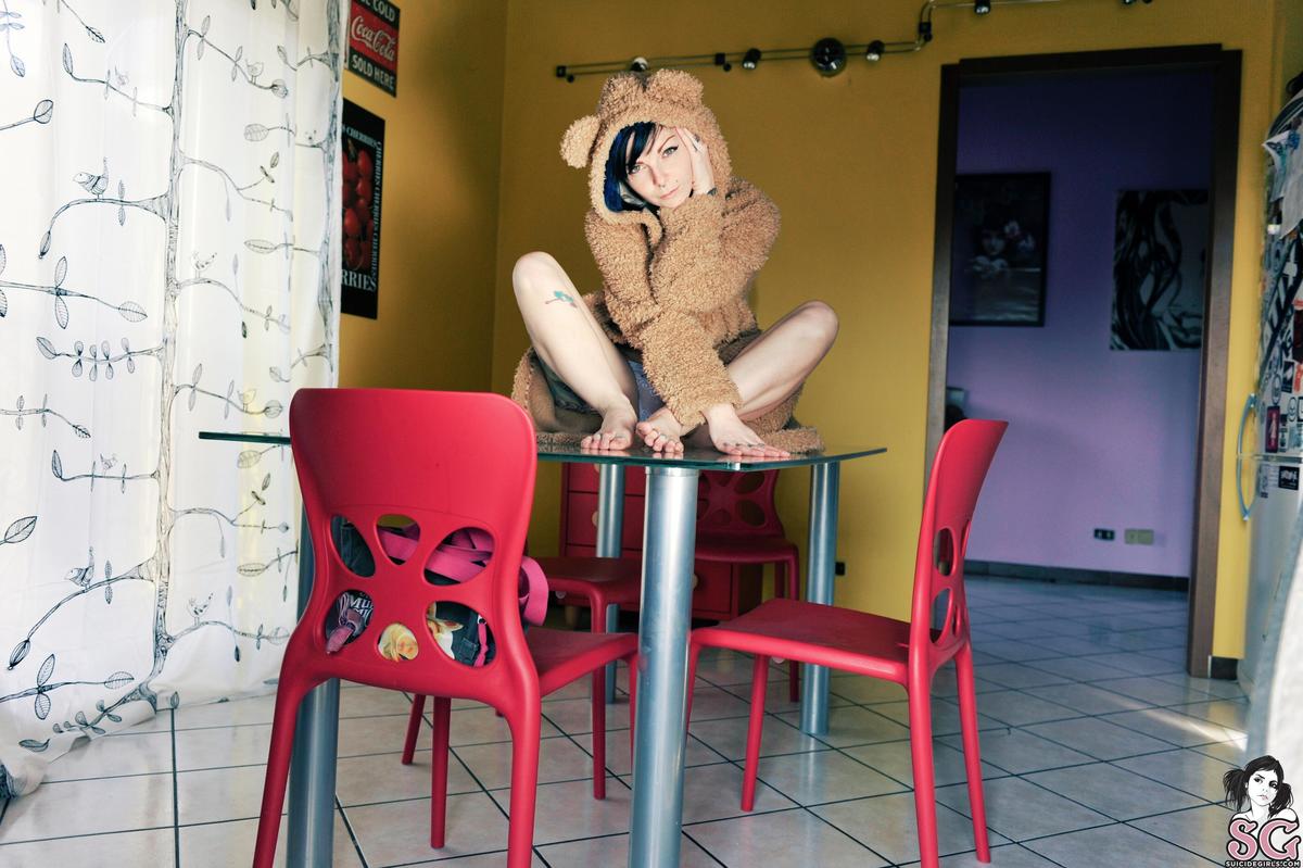 riae-bewarethebear-11.jpg
