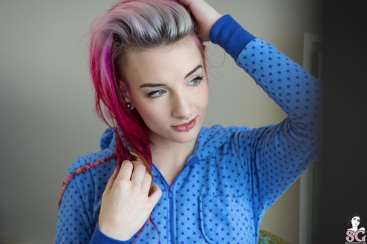 stormyent-onesie-03.jpg