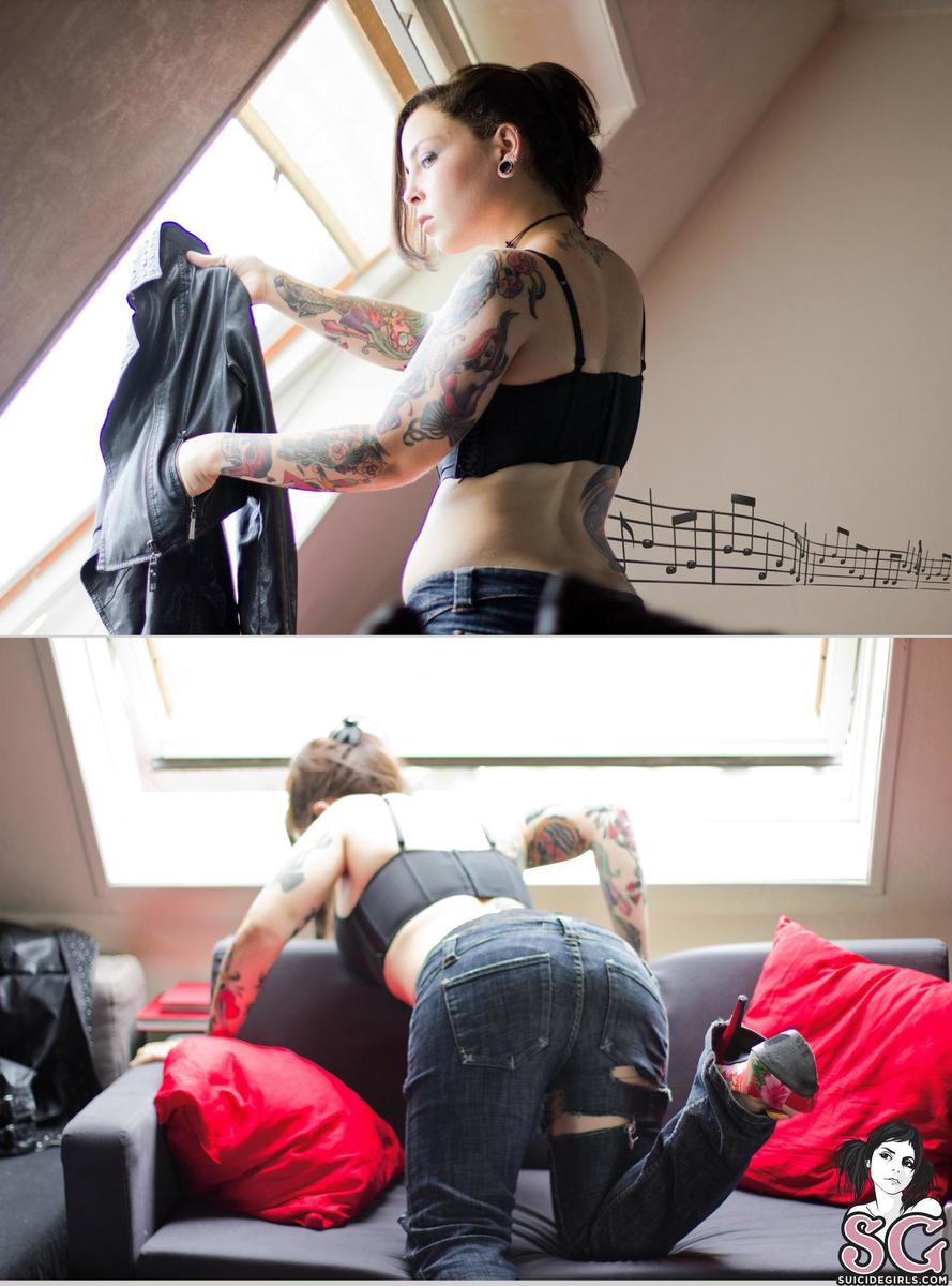 eden-lookingforherphone-05.jpg