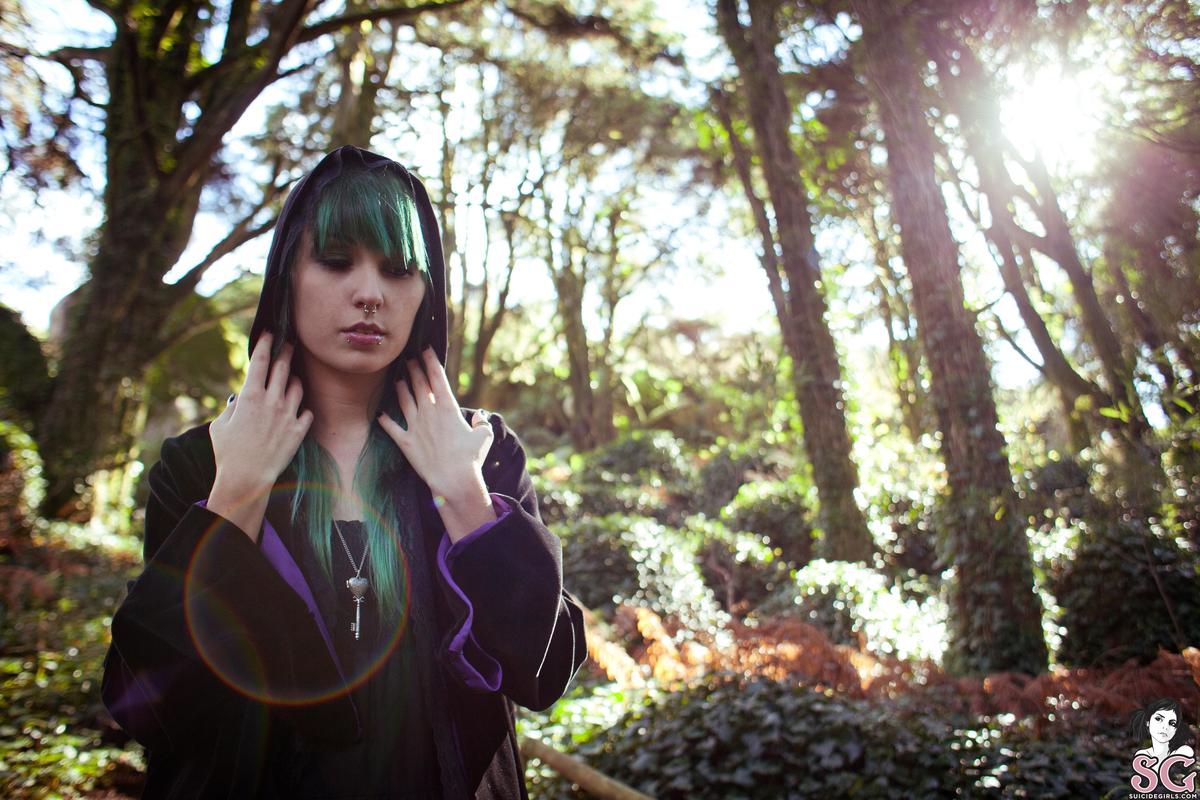 discordia-forestwhispers-03.jpg
