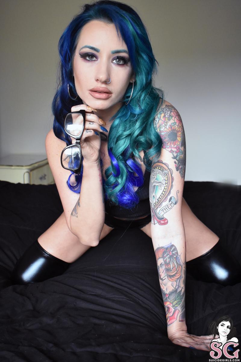 scarletsappfire-latexandlibrarianglasses-03.jpg