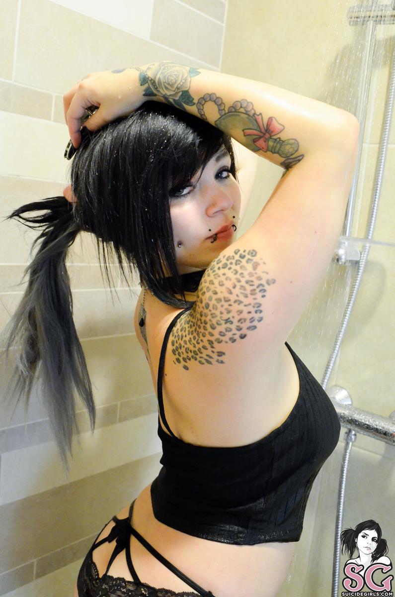 karielle-intheshower-23.jpg