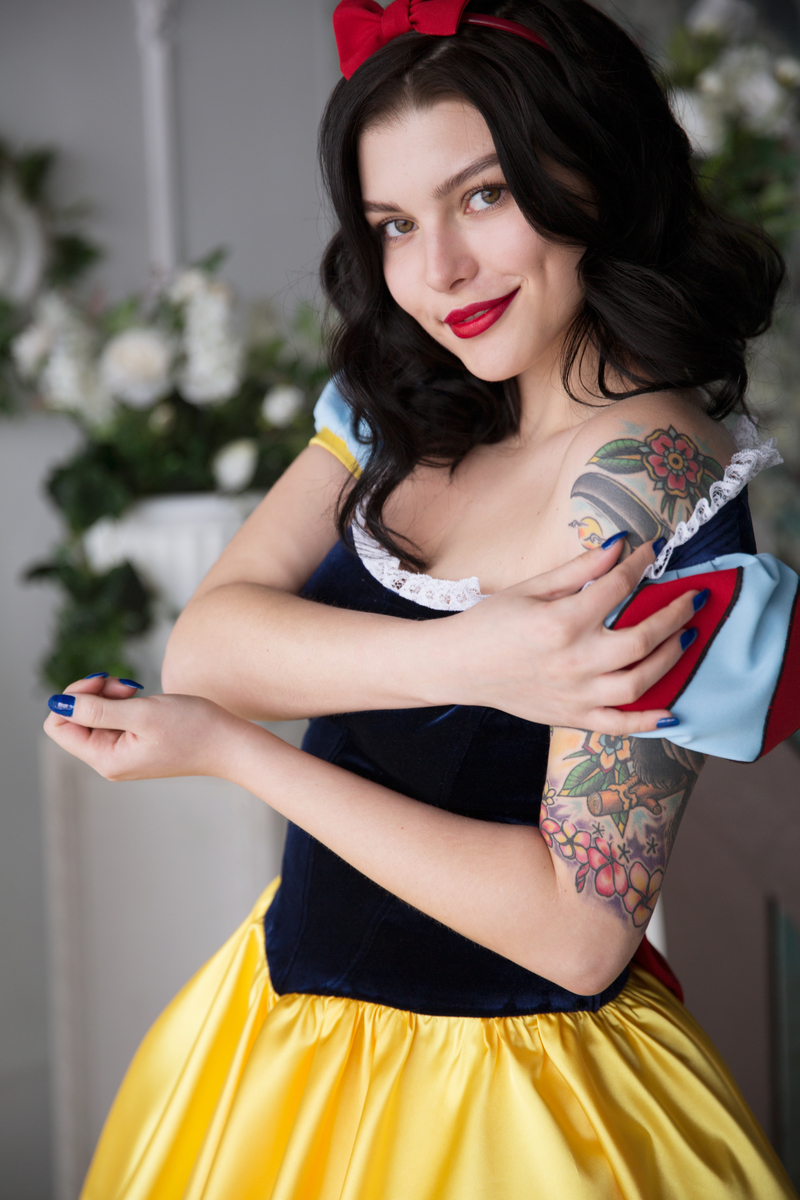 zeezee-thestoryofsnowwhite-07.jpg