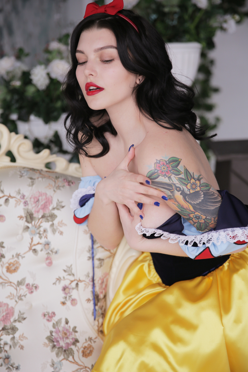 zeezee-thestoryofsnowwhite-13.jpg