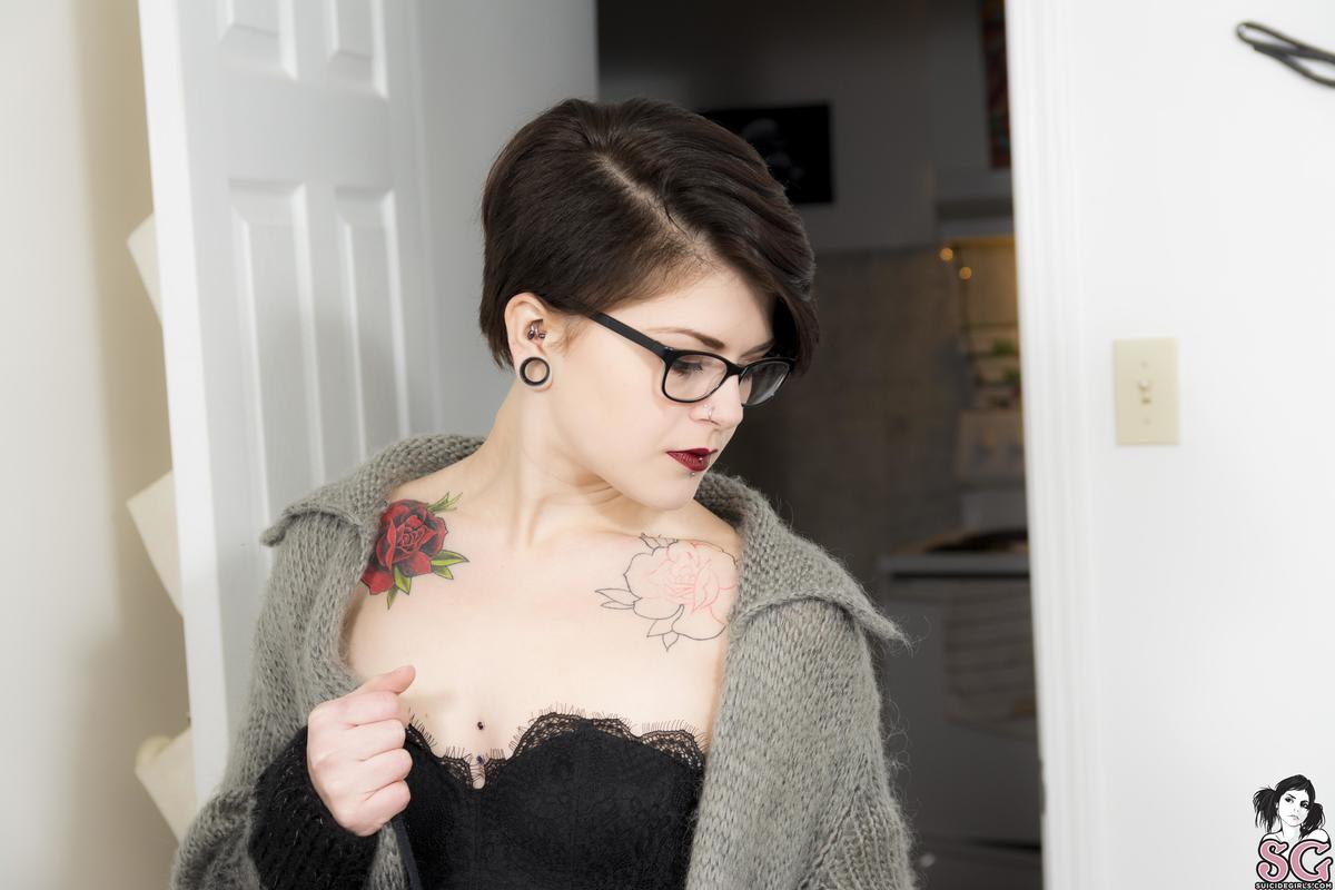 bluedawn95-behindcloseddoors-01.jpg