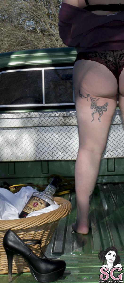 wednesday87-dirtylaundry-05.jpg