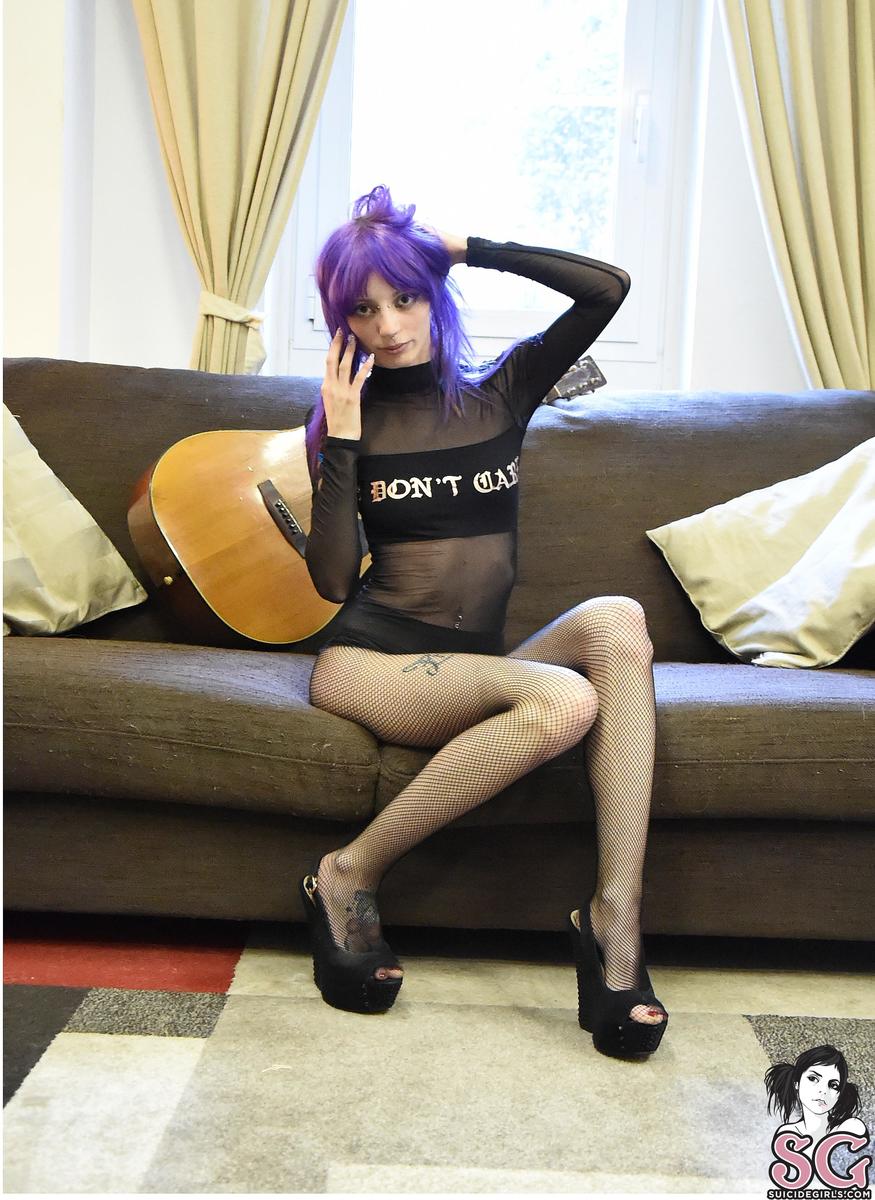 teenafog-guitaronthecouch-07.jpg