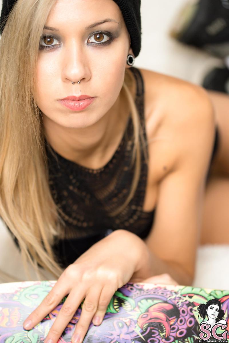 eliieweeds-sk4tergirl-19.jpg