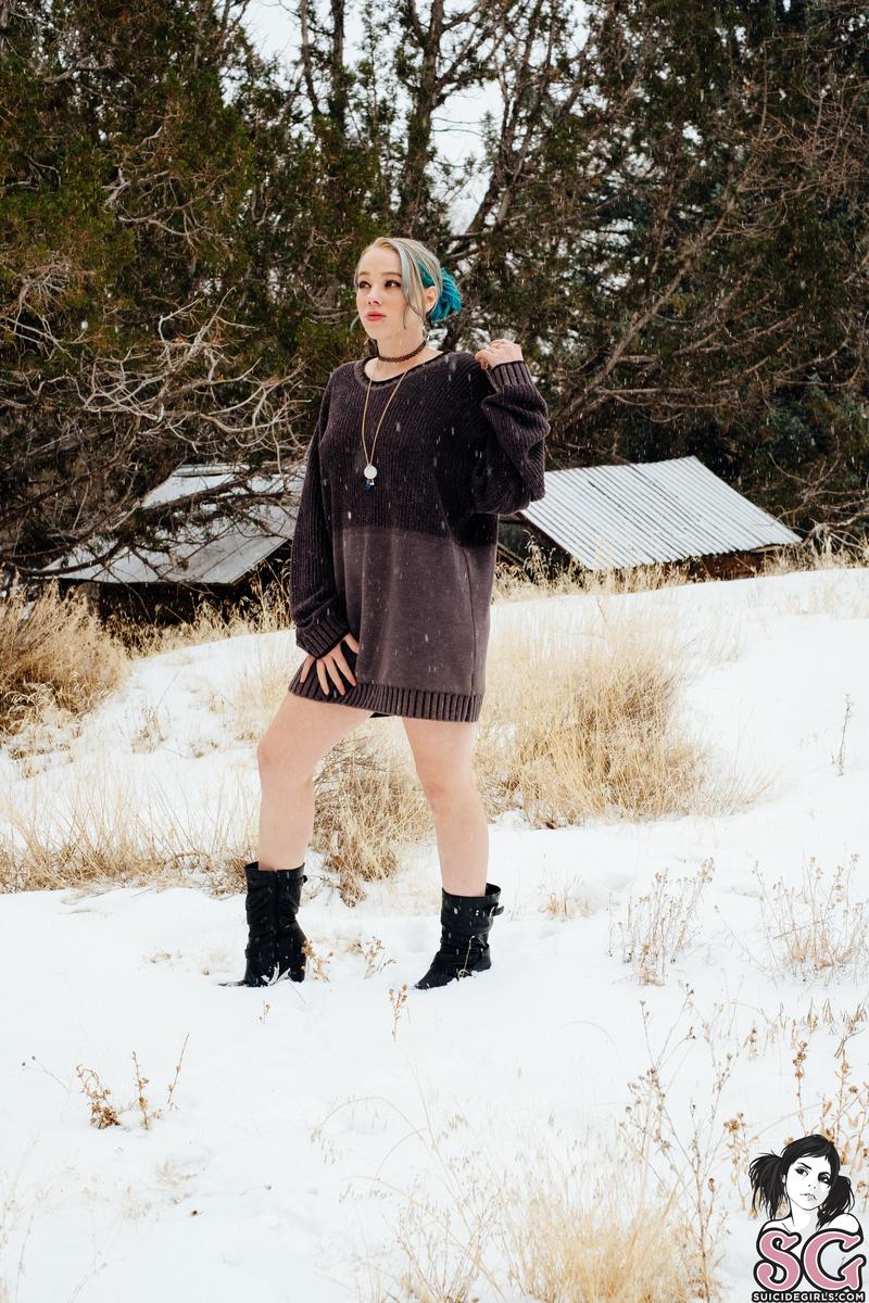 misstasia-alittlesuninthesnow-01.jpg