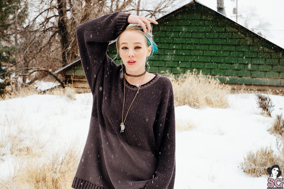 misstasia-alittlesuninthesnow-03.jpg