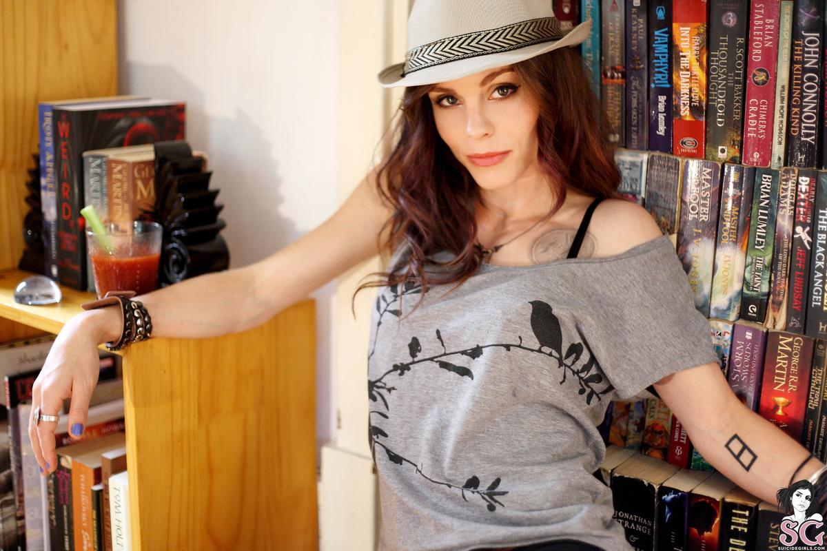 lumo-bibliophile-03.jpg