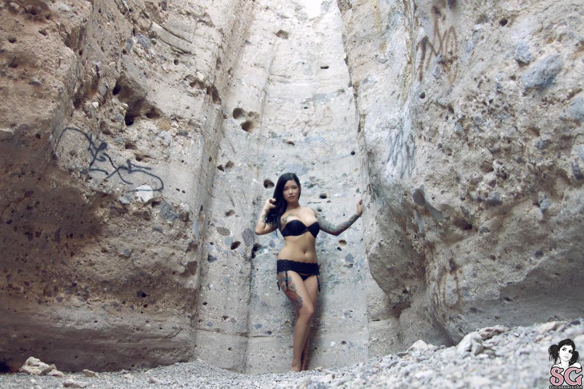 myca-ontherocks-01.jpg