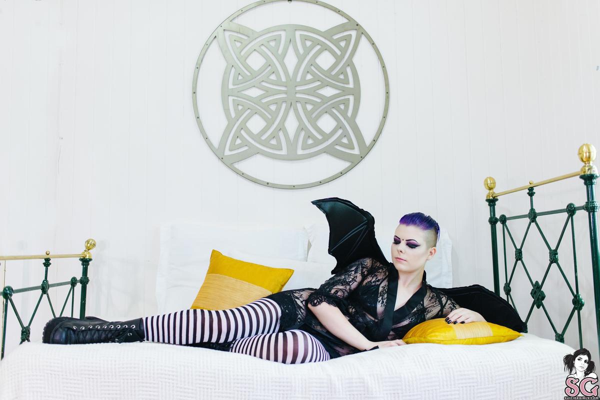 morticiamorgue-succubus-01.jpg