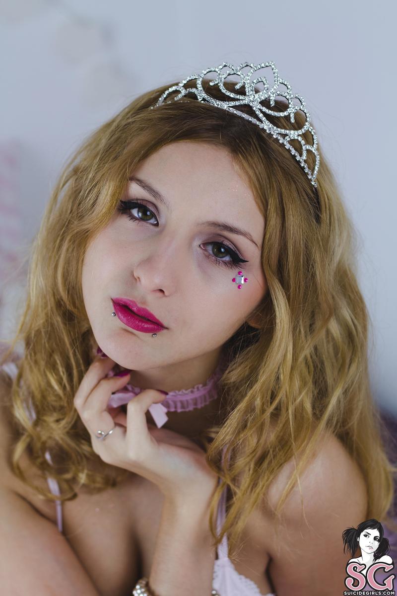 luxuryxkitty-princesswonderland-05.jpg