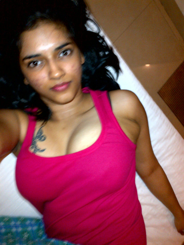 tamil-actress-vasundhara-kashyap-leaked-photos-4-586x781.jpg