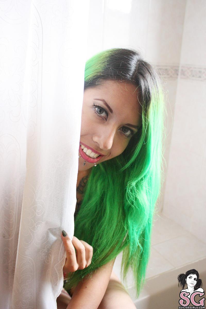 nastyjarrie-greenshower-09.jpg