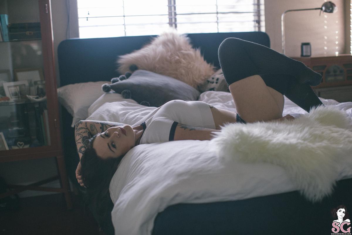 brittsuicide-bedroomeyes-01.jpg