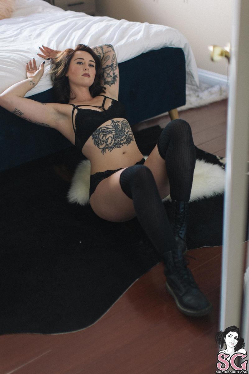 brittsuicide-bedroomeyes-09.jpg